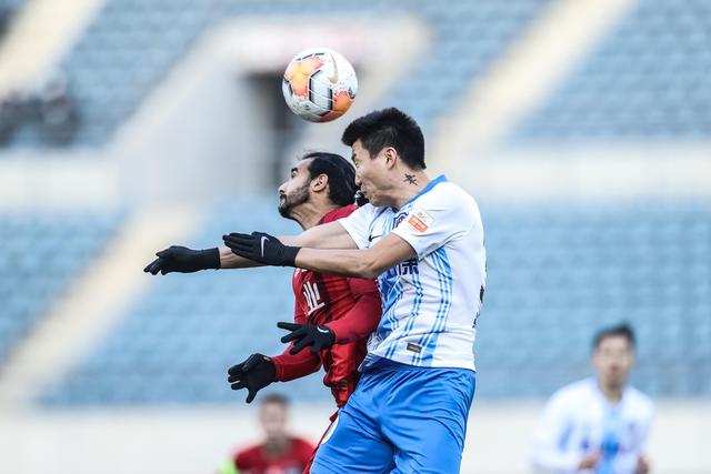 曼联半场1-0森林数据：射门10-4，射正2-1，控球率52%-48%