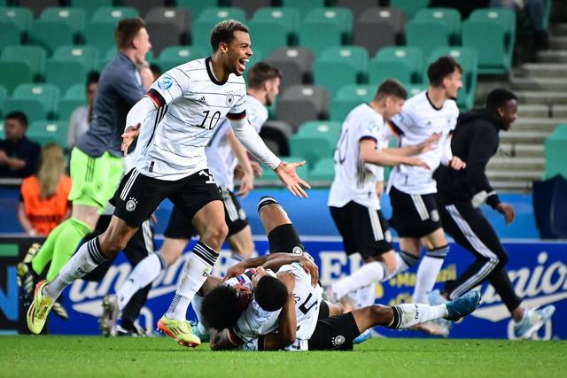 震撼逆转！三镇2-1战胜泰山，卡迪斯点射助力连入两球