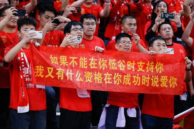 骑士抢七大胜！哈登时隔8年重返分区决赛，米切尔续约悬念拉满